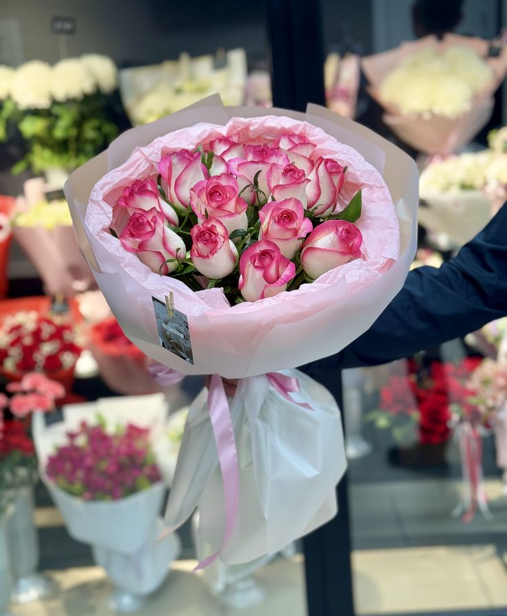 Букет № 78 из 15 роз сорта „Джумилия“ (Jumilia) высотой 70 см
                 в дизайнерской упаковке. Доставка цветов в Коломне. Цена: 5 150 ₽, доставка в Коломне