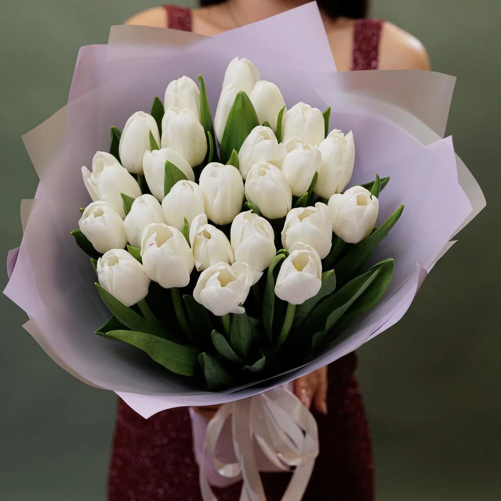 «Букет „Ivory Dreams“ № 38: 25 тюльпанов, атласные ленты, дизайнерская упаковка.
                     Элегантный подарок для жителей Коломны. Цена: 7 800 ₽»
