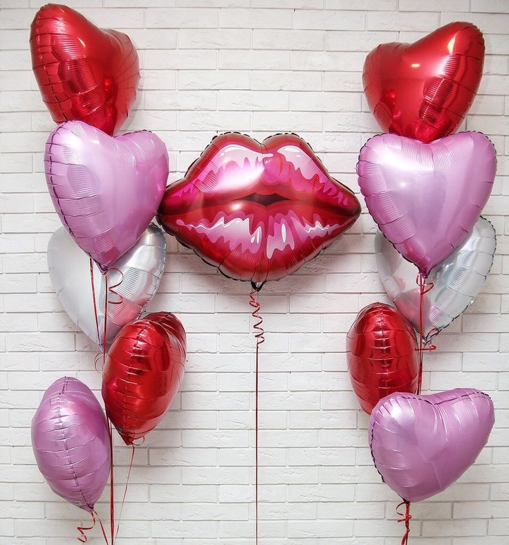 Сет №80 — Букет из 11 гелиевых шаров: 4 красных сердца, 4 розовых сердца,
                   2 серебристых сердца и большие красные губы — Коломна