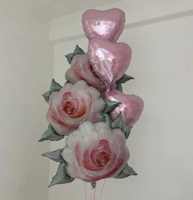 Сет № 144: набор шаров с гелием „Воздушный букет из роз и сердец“ (3 фольгированные розы 82 см + 3
                       сердца 18×46 см, с грузиком). Доставка в Коломне. Цена: 3 930 ₽